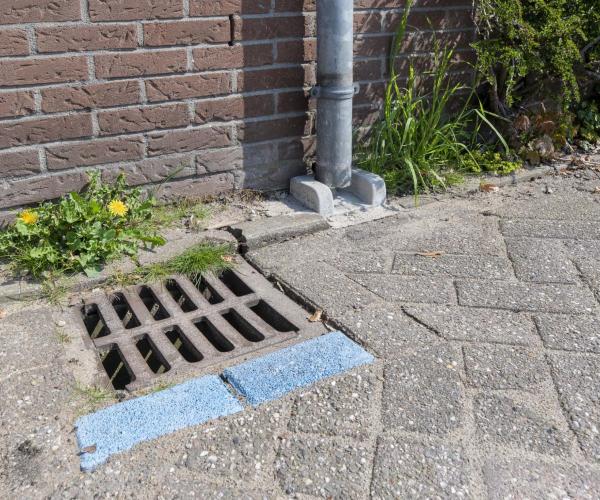 Regenpijp en putdeksel